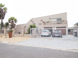 4 Bed House in Waves Edge