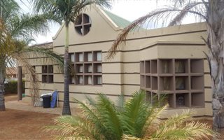 3 Bedroom Apartment in Flora Park