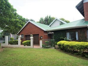 4 Bed House in Blythedale Beach