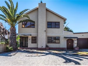 9 Bed House in Rondebosch East