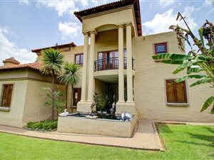 6 Bed House in Boardwalk Manor