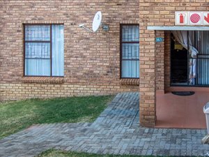 2 Bed Apartment in Wilgeheuwel