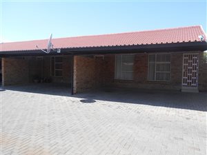 3 Bed Townhouse in Meiringspark
