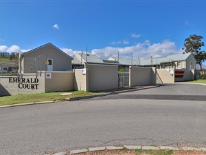 2 Bed Apartment in Klein Welgevonden