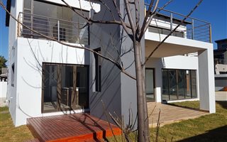 4 Bedroom House in Featherbrooke Estate