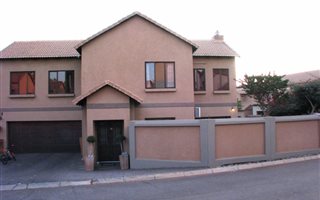 4 Bedroom Townhouse in Bronberg