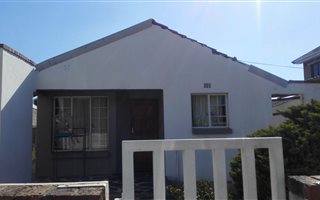 2 Bedroom House in Groenheuwel