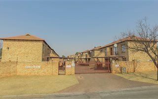 3 Bedroom Apartment in Helikon Park