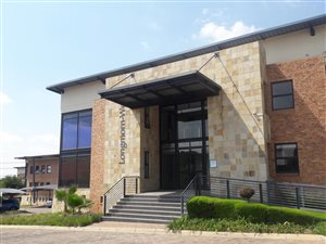 938 m² Commercial space in Paulshof