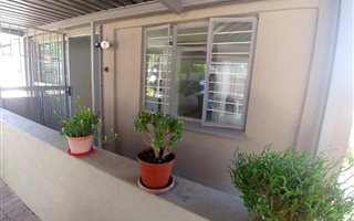 1 Bedroom Garden Cottage in Weltevreden Park