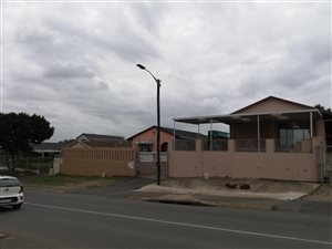 4 Bed House in Centenary Park