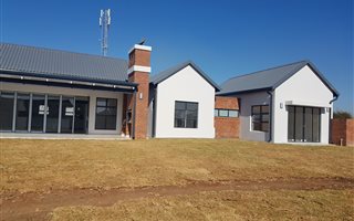 4 Bedroom House in Hazeldean (Silverlakes Surroundings)