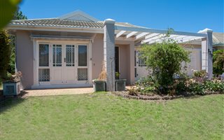 2 Bedroom House in Helderberg Village