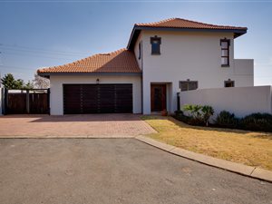 4 Bed House in Raslouw Glen