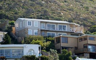 2 Bedroom Apartment in Kalk Bay