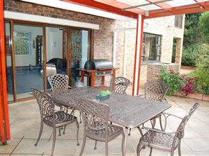 5 Bed House in Bergvliet
