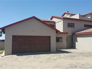 3 Bedroom Townhouse in Carlswald Estate