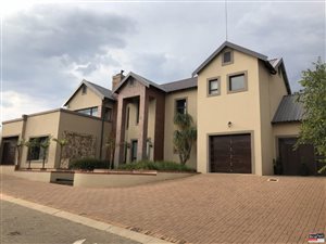 5 Bed House in Aqua Vista