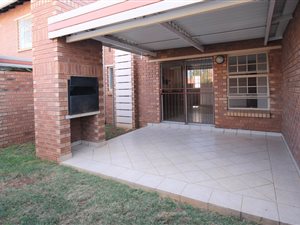 2 Bed Apartment in Silver Lakes