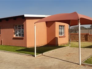 3 Bed Townhouse in Rensburg