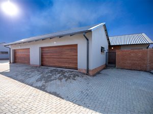 3 Bed Simplex in Six Fountains Estate