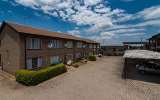 2 Bedroom Apartment in Krugersdorp North