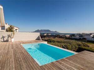 4 Bed House in Bloubergstrand