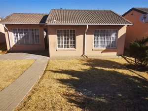 3 Bed House in Country View
