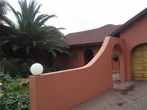 3 Bedroom House in Vanderbijlpark CE5