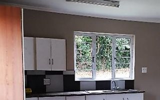 2 Bedroom Garden Cottage in Moseley