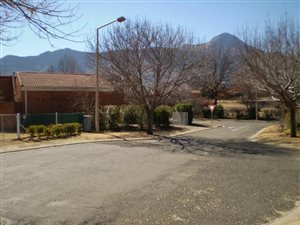 827 m² Land available in Clarens