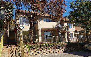 2 Bedroom Simplex in Newlands