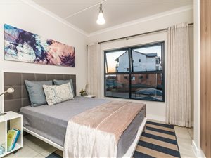 1 Bed Apartment in Hazeldean (Silverlakes Surroundings)