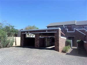 2 Bed Townhouse in Heuwelsig Estate
