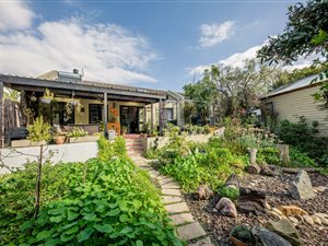 6 Bed House in West Riding
