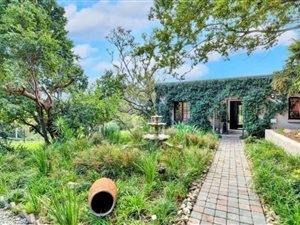 5 Bed House in Chartwell
