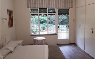 1 Bedroom Garden Cottage in Linden
