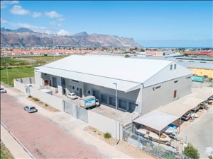 1200 m² Commercial space in Strand Central
