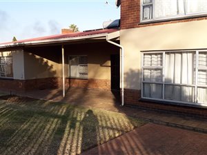 6 Bed House in Marlands