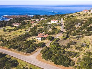 1000 m² Land available in Khamanga Bay