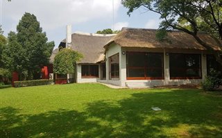 900 m² Commercial space in Glen Austin