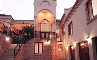 5 Bedroom House in Rietvalleirand