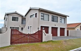 7 Bedroom House in Agulhas