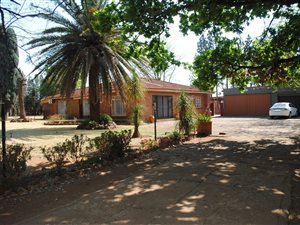 8 m² Farm in Roodia