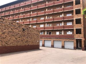 2 Bed Apartment in Zwartkop