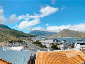 2 Bed Apartment in Hout Bay Harbour