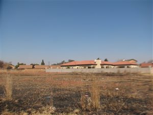 1100 m² Land available in Masada