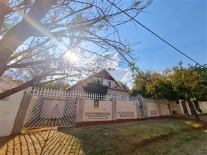 6 Bed House in Westdene