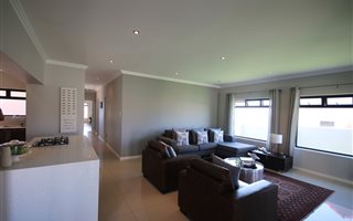 4 Bedroom House in Kidds Beach