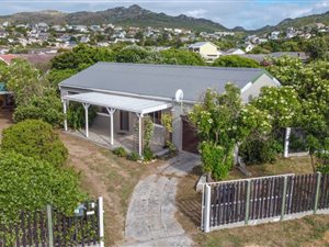 3 Bed House in Capri